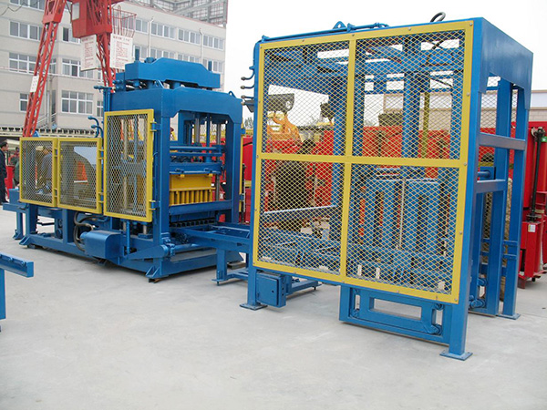 QT10-18 automatic cement block making machine