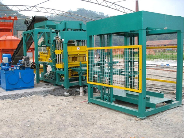 QT8-15 cement brick machine