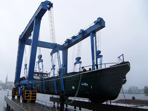 Boat Hoist Manufacturer
