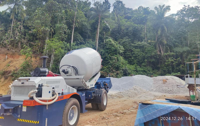 AS-4.0 self loading mixer working in Malaysia