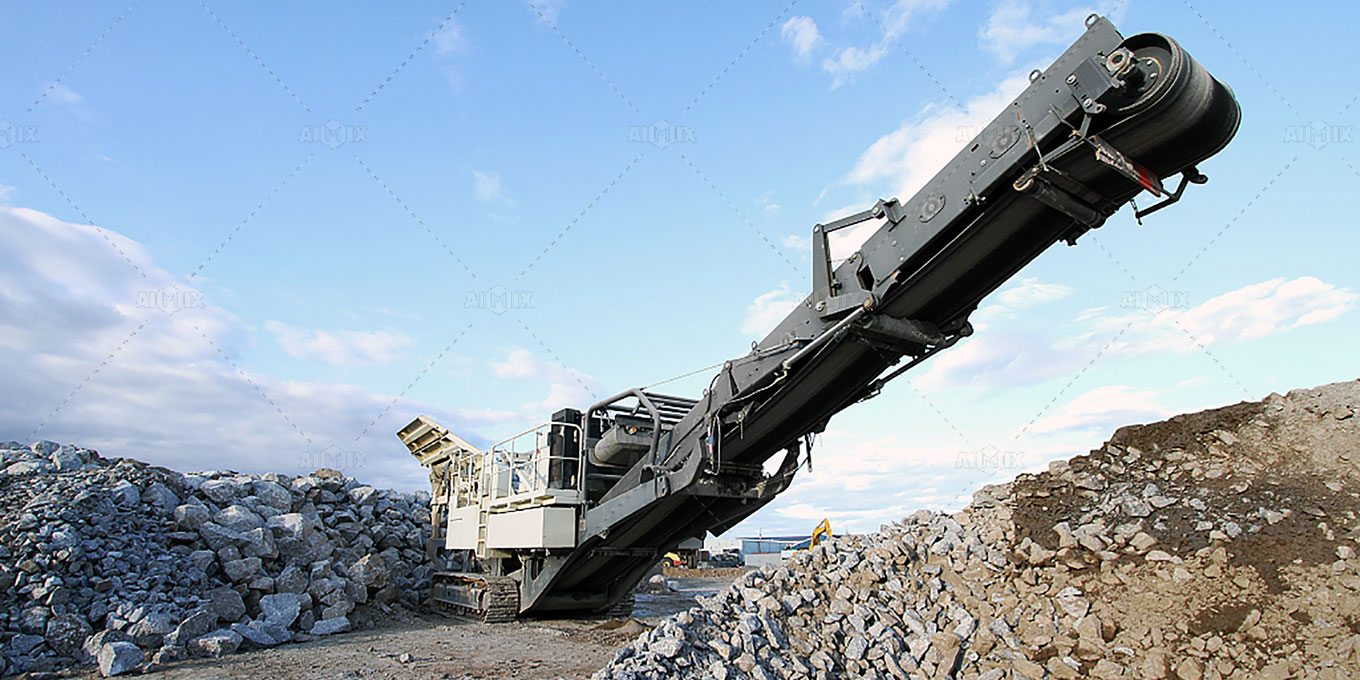 mobile impact crusher machine working on-site